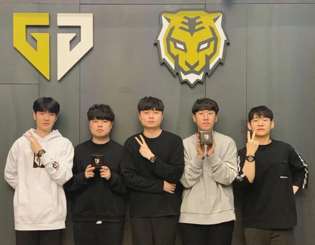 个人表现的 个人表现的